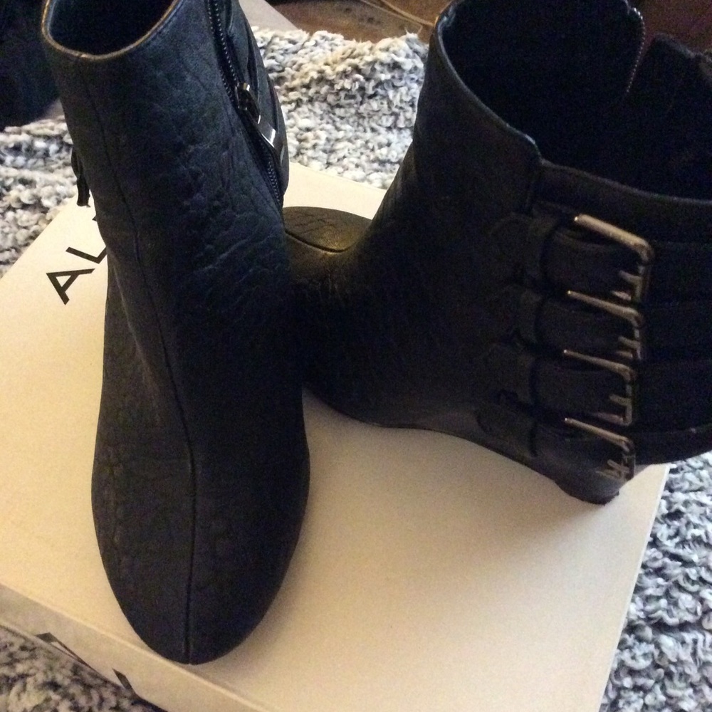 Booties! - Picture 4 of 4